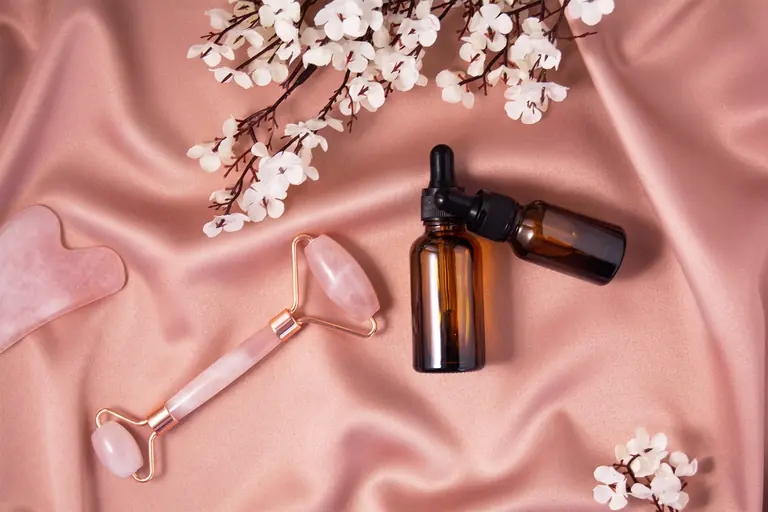 Gua Sha og Jade Roller i rosenkvarts